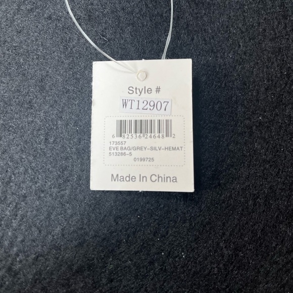 Silver colored BIJOUX TERNER Polyester glam clutch with chain strap, NWT - Picture 6 of 7